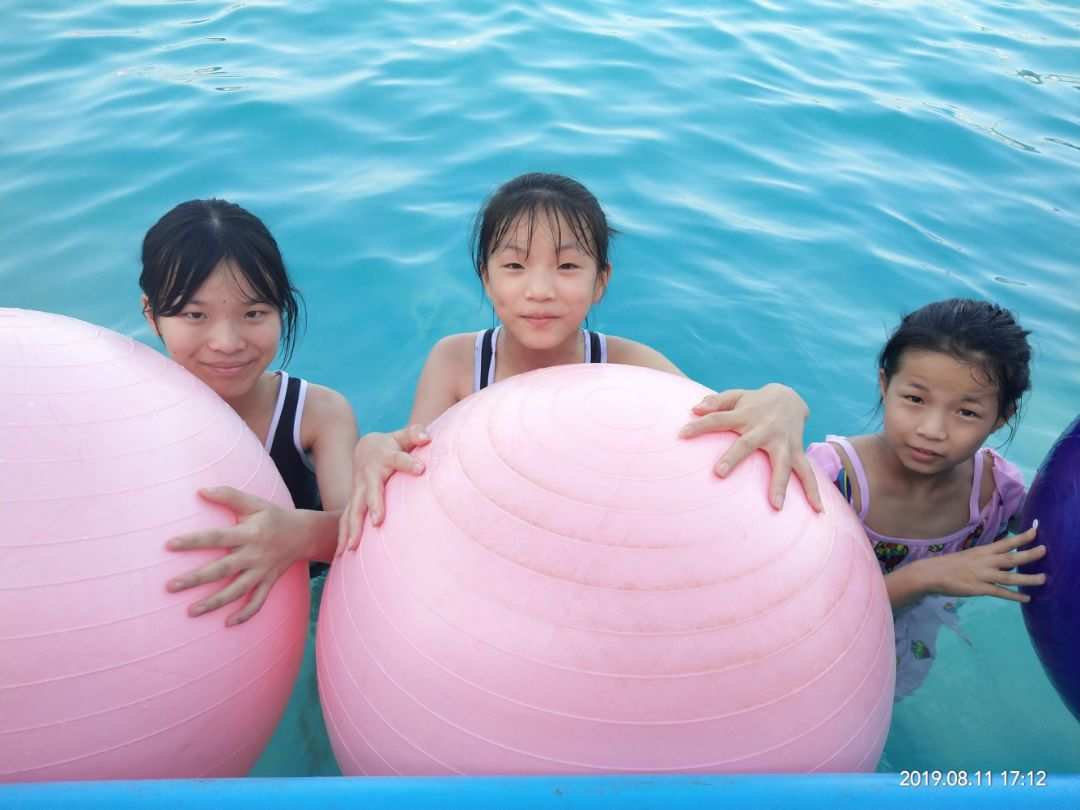 水妹_水冰舞啊哥啊妹跳起来_广场水冰舞啊哥啊妹