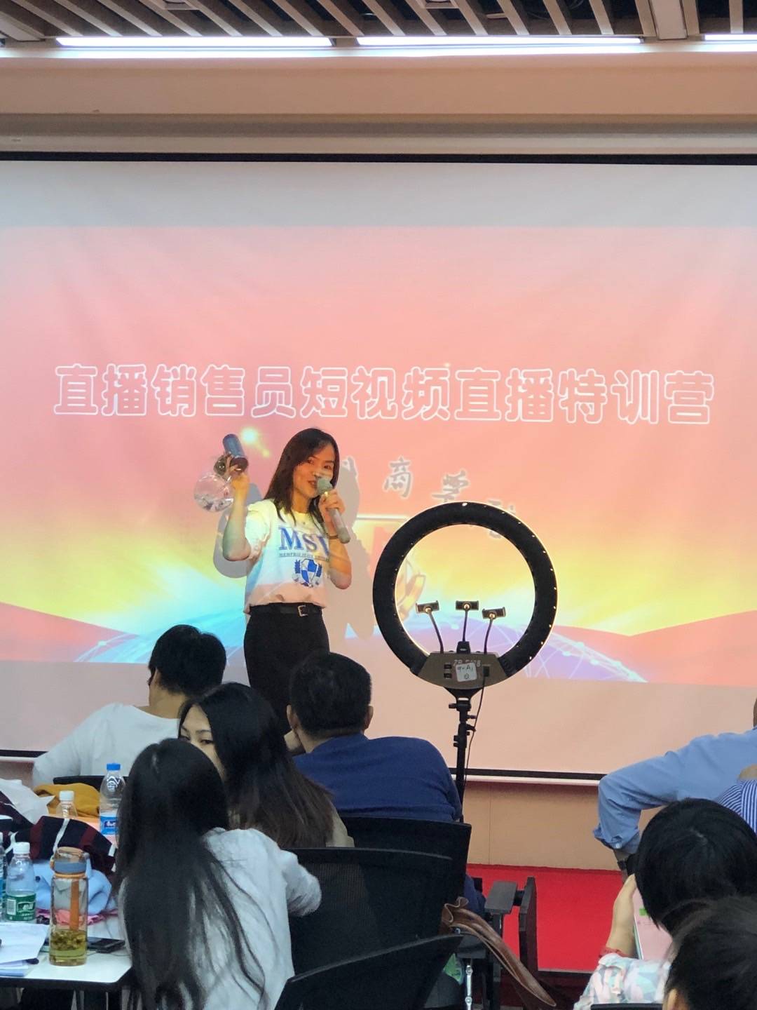 直播软件下载app_不正规的直播软件app下载_直播平台下载app