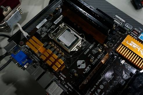 主板手机游戏能玩吗_双主板游戏手机_主机手机游戏