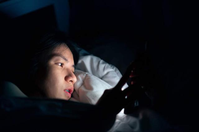 孩子用手机打游戏怎么办_用手机打游戏的小孩好吗_小孩打手机好游戏用什么平板