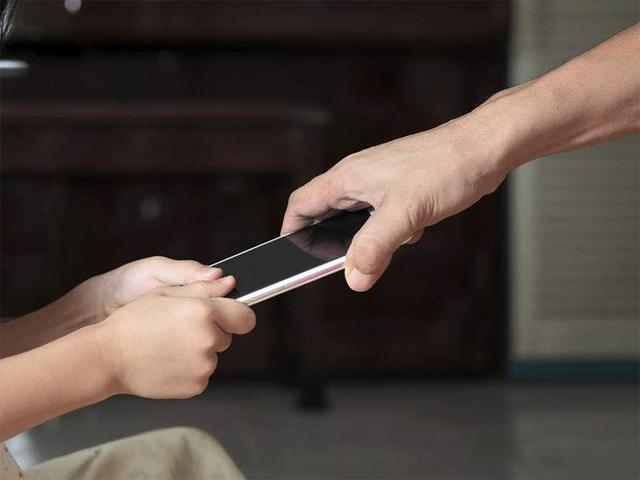 小孩打手机好游戏用什么平板_孩子用手机打游戏怎么办_用手机打游戏的小孩好吗