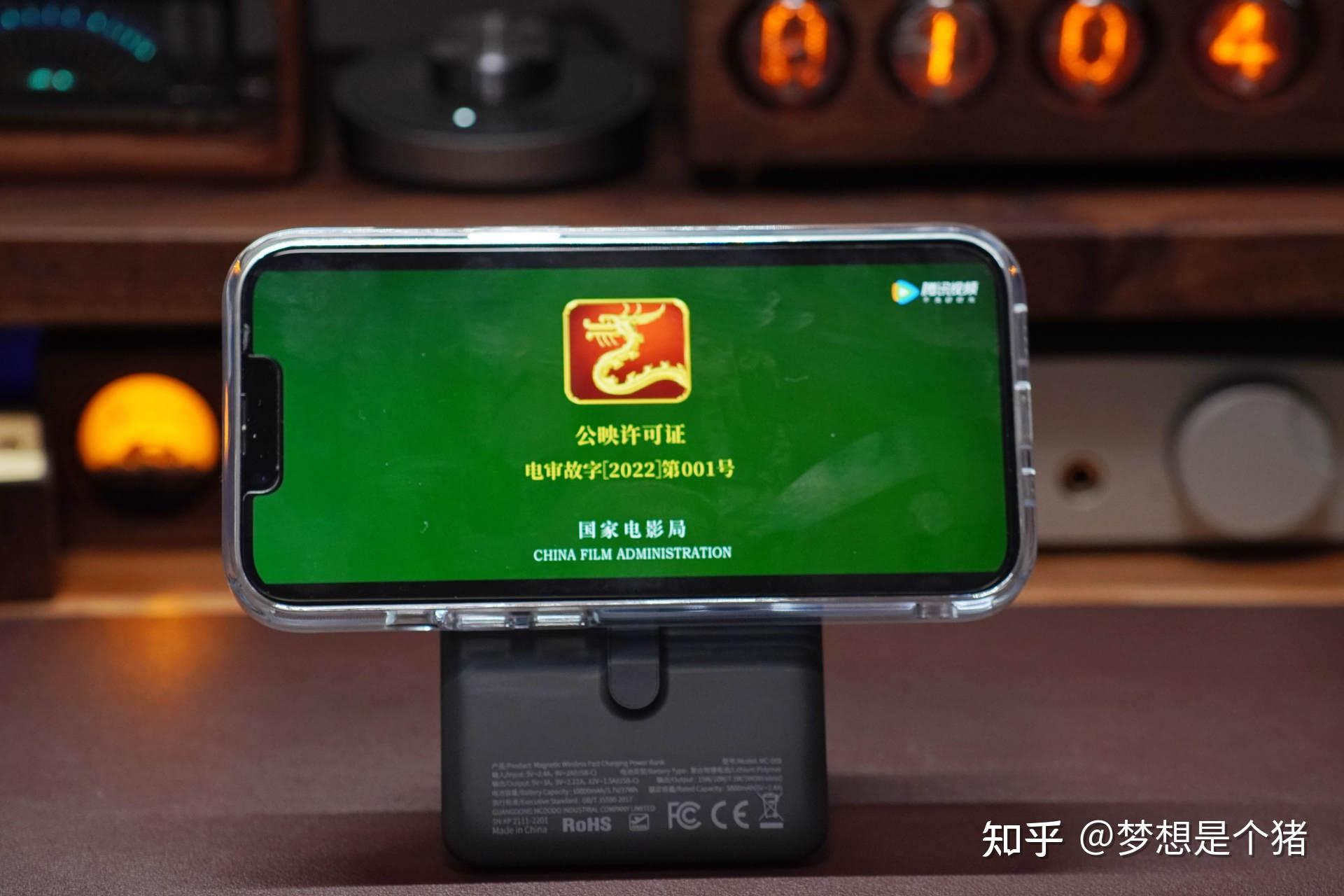 手机满电充着电玩游戏_手机充满电玩游戏能玩几个小时_游戏手机充电要充多久才满
