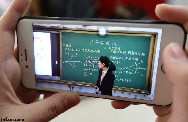 利用手机玩游戏英语_学生的手机能玩游戏吗英语_可以玩英语游戏吗