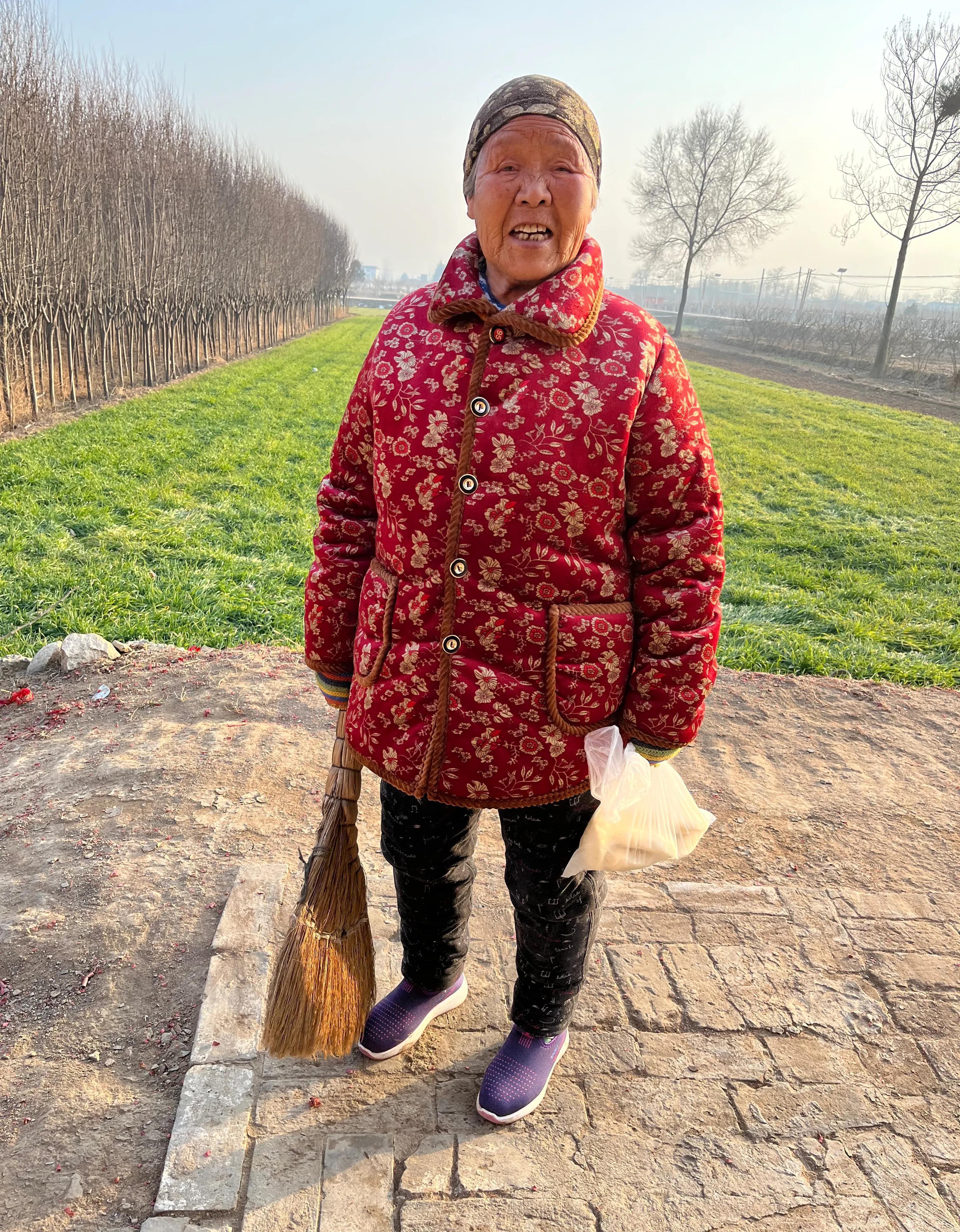 外婆游戏视频_外婆和外孙玩手机游戏教案_儿歌外婆玩电脑