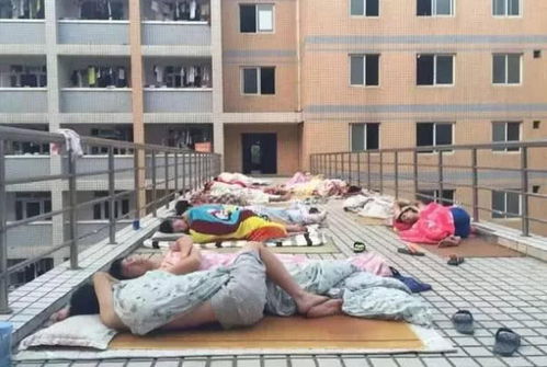 裸睡打游戏