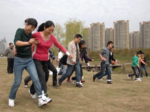 轮流集体游戏,增进友谊，提升团队协作的乐趣之道